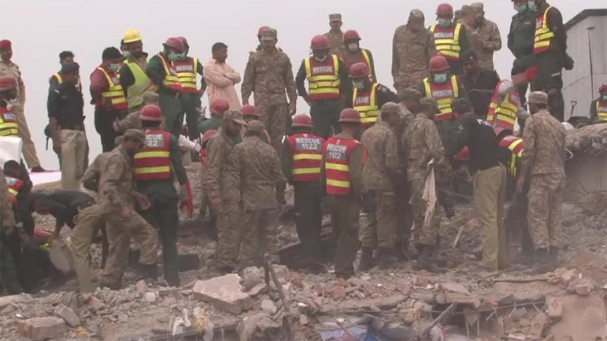 Toll rises to 45 in Pakistan factory collapse